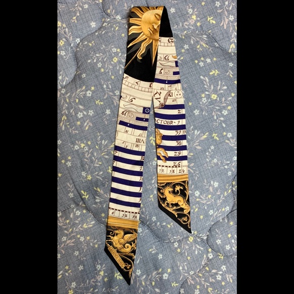 Hermès Silk Twilly - Picture 2 of 4